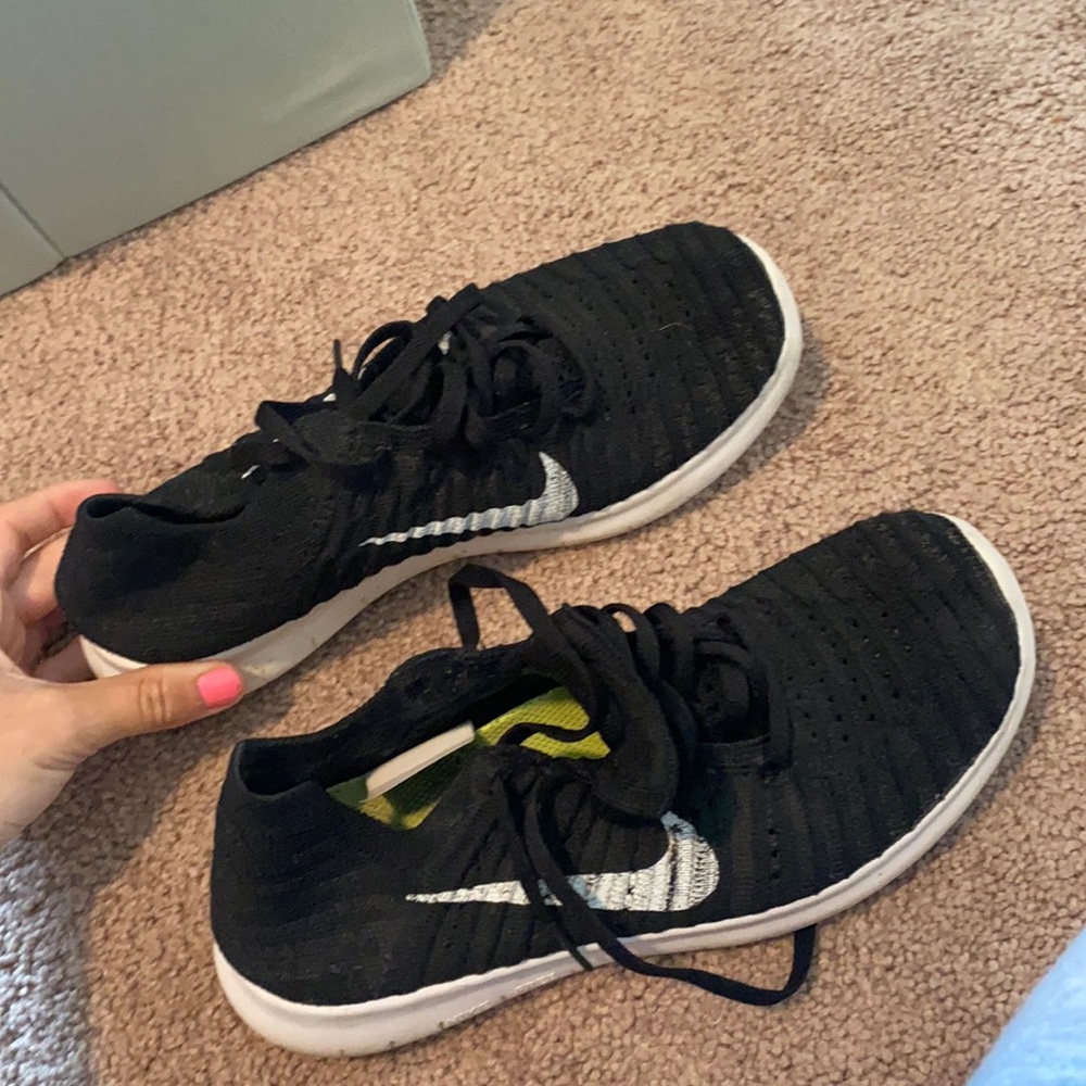 women’s nike free runs.